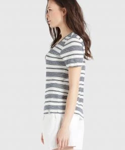 Khujo PERGOLA - T-shirt Basic - Naturweiß-dunkelblau Gestreift, Donna 16 Khujo PERGOLA - T-shirt Basic - Naturweiß-dunkelblau Gestreift, Donna -Offerte khujo Negozio b30364dd3df5449d934a28d062eabad6